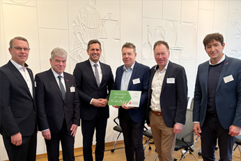 WURST Stahlbau GmbH durch Olaf Lies mit Nachhaltigkeitszertifikat ausgezeichnet