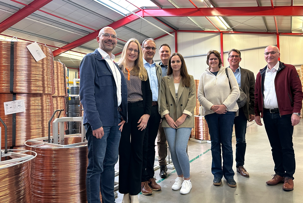 Landrätin und WIGOS besuchten Deutschlands größten Lackierhaken-Produzenten in Bad Essen 