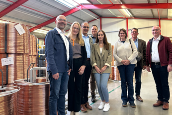 Landrätin und WIGOS besuchten Deutschlands größten Lackierhaken-Produzenten in Bad Essen 