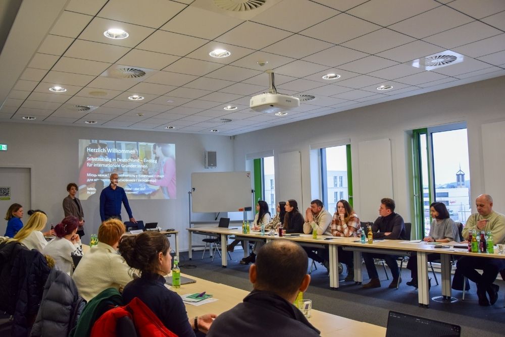 Erfolgreiches Pilotseminar für internationale Gründerinnen und Gründer