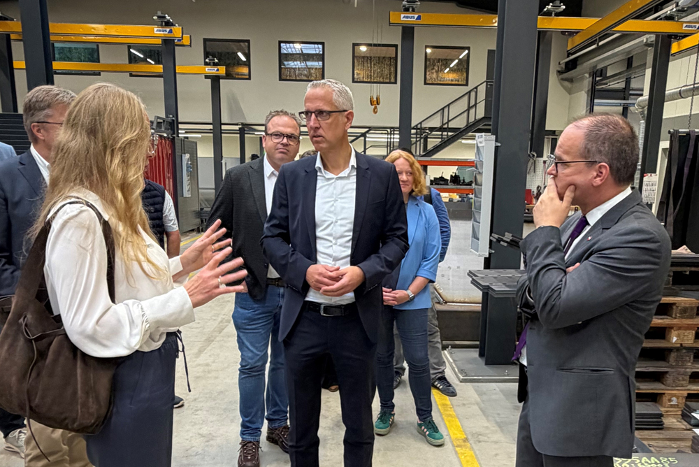 Niedersachsens Wirtschaftsminister besucht Rawie im Niedersachsenpark