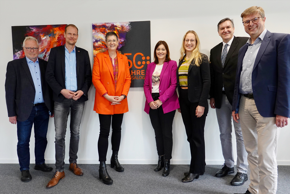 Landrätin besuchte das seit 50 Jahren bestehende Softwareunternehmen am Ankumer Lordsee 