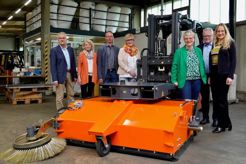 Landrätin Anna Kebschull besuchte mit der WIGOS die bema Maschinenfabrik in Voltlage