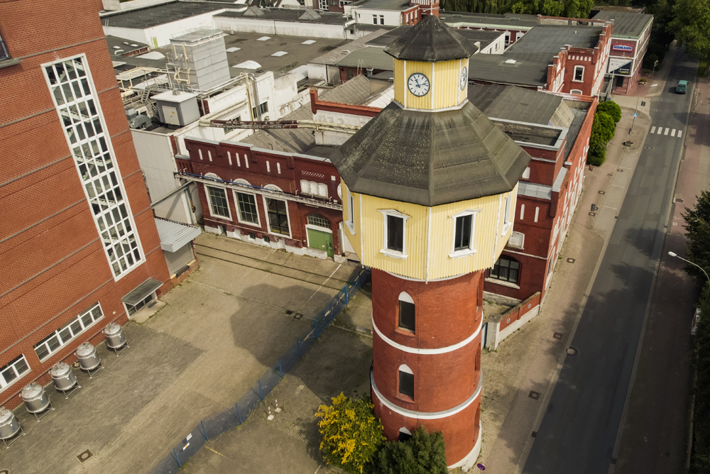 Die oleg erweckte die Uhren am Homann-Wasserturm wieder zum Leben