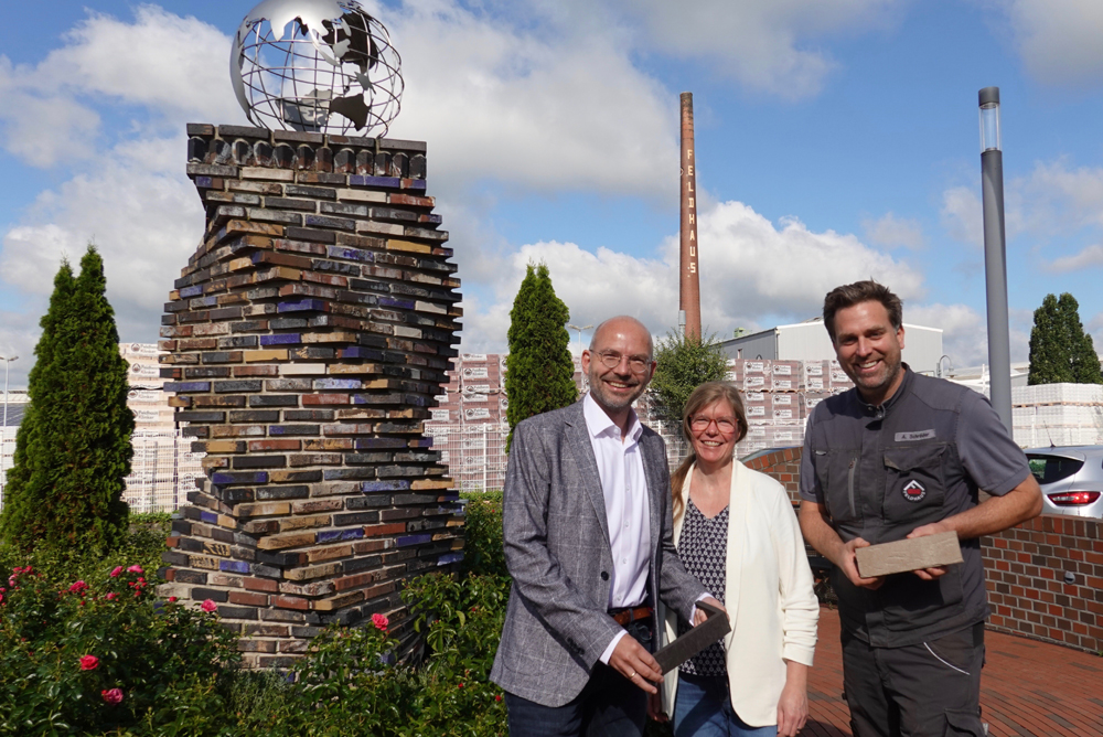 Feldhaus Klinker will Ziegel mit grüner Energie aus Wasserstoff und Wind klimaneutral produzieren / Begleitung durch die WIGOS