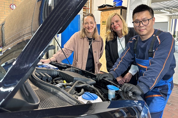 Autohaus Deppe rekrutierte mit Unterstützung des Fachkräftebüros Kfz-Mechatroniker aus China