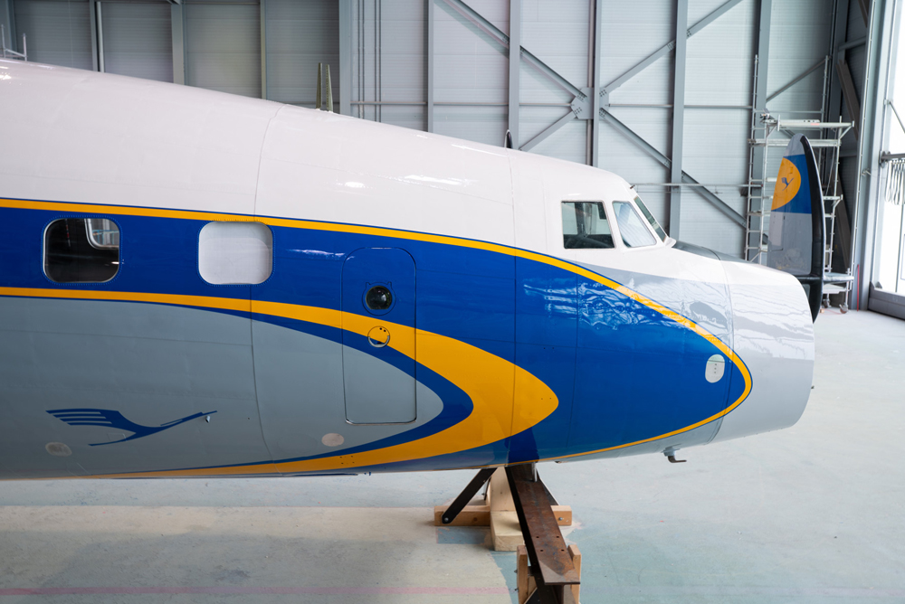Legendäre Lockheed Super Star am FMO neu lackiert